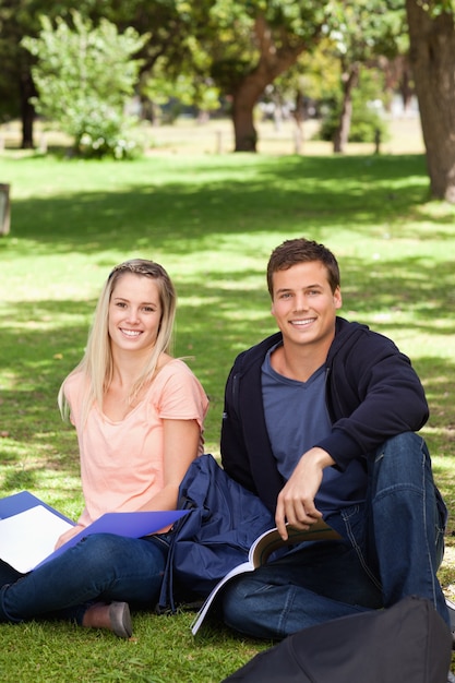 Photo portrait of two students in a park