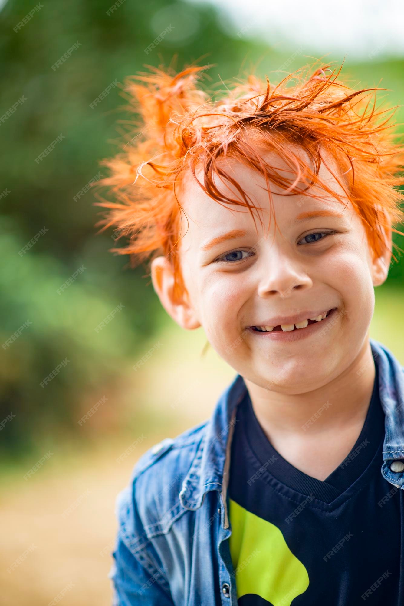 organ dramatiker mulighed Premium Photo | Portrait of an unusual boy 9 years old with bright red hair