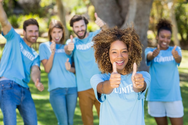 Photo portrait of volunteer group posing