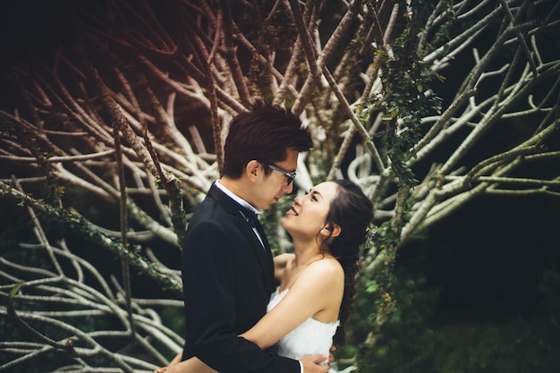 結婚式のカップルの肖像画