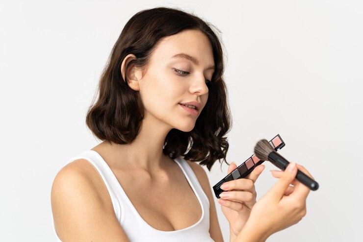 Photo portrait woman applying make up