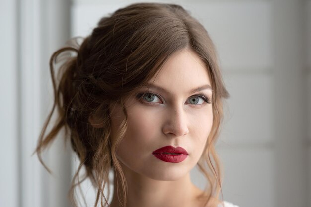 Photo portrait of a woman bride in a wedding dress with a beautiful hairstyle