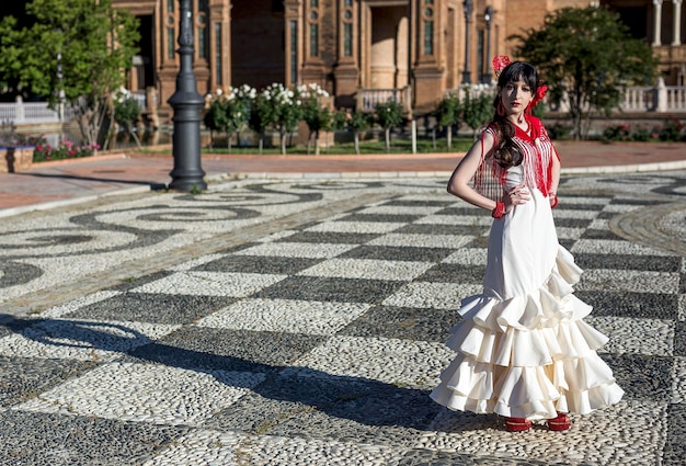 Foto ritratto di una donna che balla sul pavimento