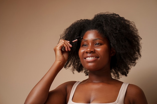 Photo portrait of woman doing her beauty regimen and skincare routine