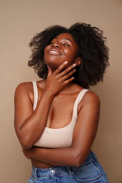 Photo portrait of woman doing her beauty regimen and skincare routine