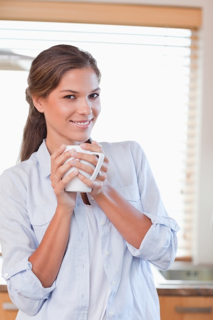 紅茶を飲んだ女性の肖像