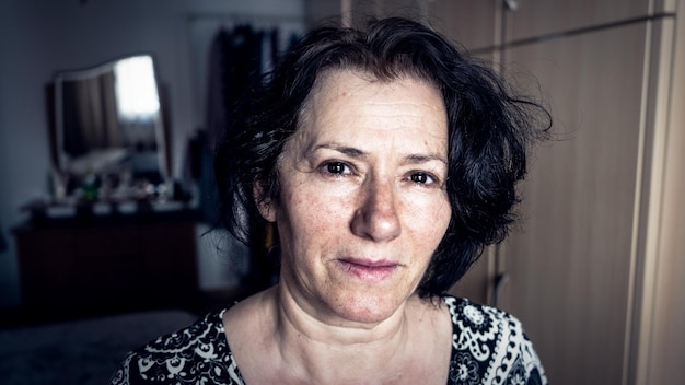 Photo portrait of woman at home
