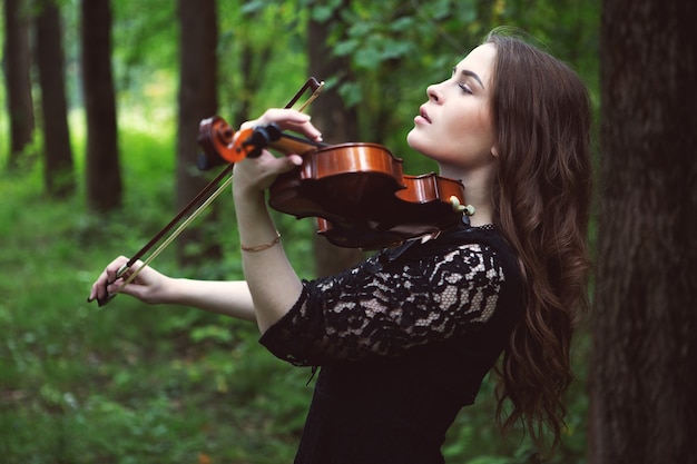 portrait woman playing the violin