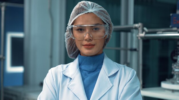 Photo portrait of a woman scientist in uniform working in curative laboratory