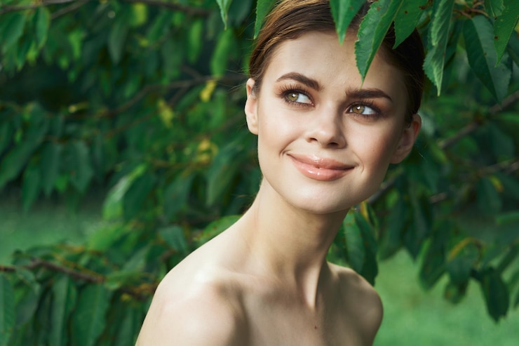 Фотография портрет улыбающейся женщины
