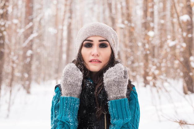 Photo portrait of woman in snow