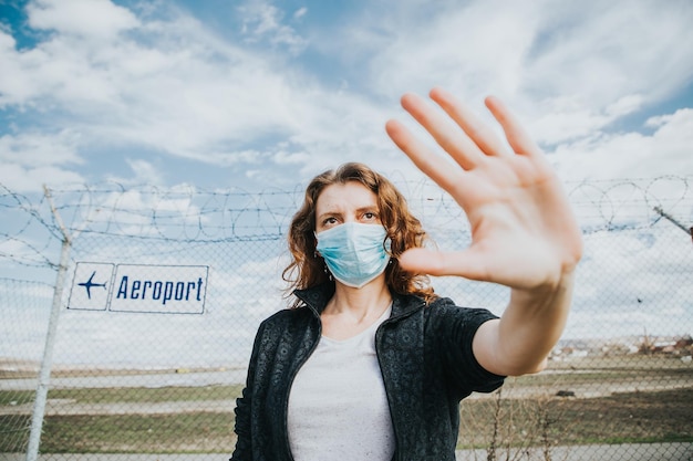 Photo portrait of woman standing against sky