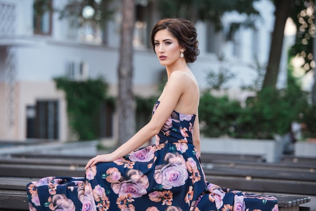 Photo portrait of woman standing outdoors