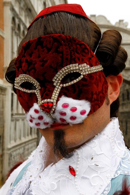 Foto ritratto di una donna che indossa un costume al carnevale