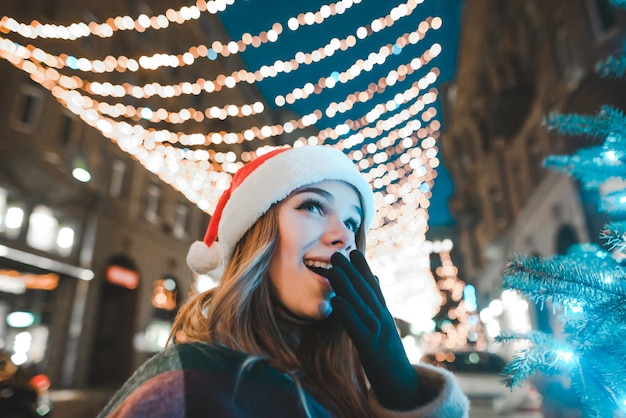 Ritratto di donna che indossa il cappello della santa