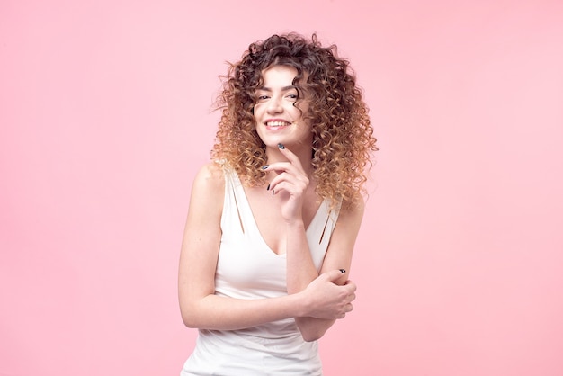 Photo portrait woman with afro curls hairstyle