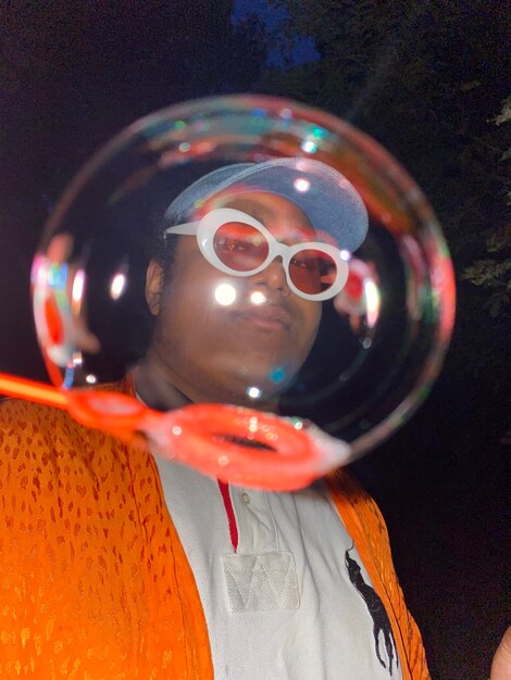 Photo portrait of woman with bubbles