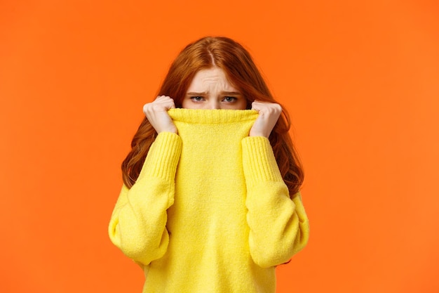 Photo portrait of woman with orange hair against yellow background