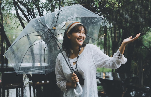 Photo portrait of a woman with umbrella