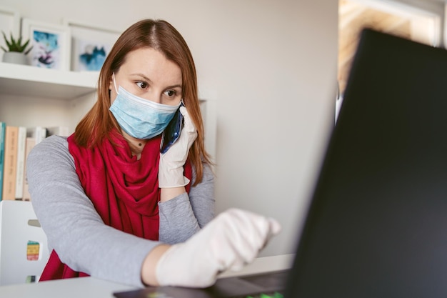 Photo portrait of woman working