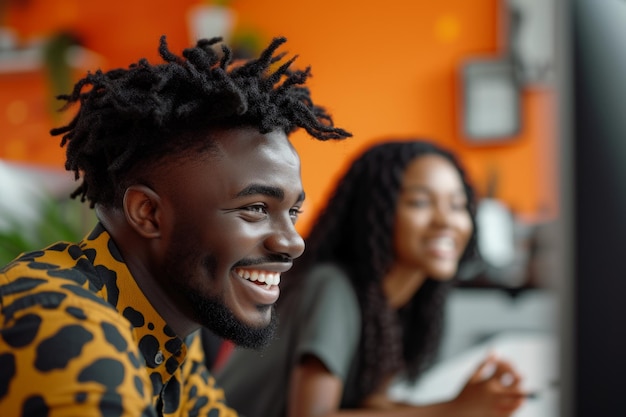 Photo portrait of a young africanamerican man smiling