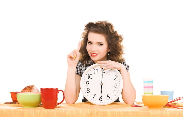 Photo portrait of young attractive woman in the kitchen