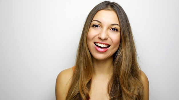 Portrait of young beautiful woman cheerfuly smiling 