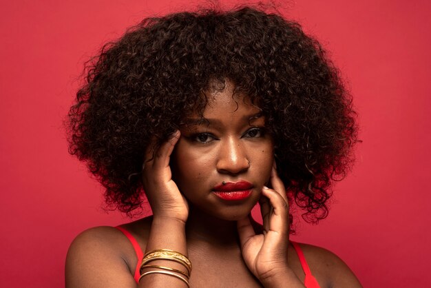 Photo portrait of young beautiful woman with red dress