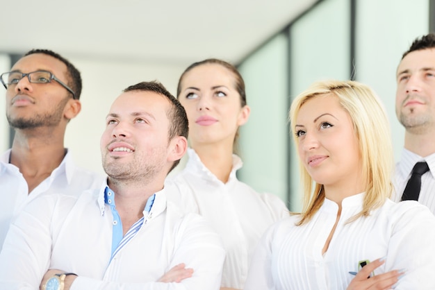 Foto ritratto di un team di giovani imprenditori