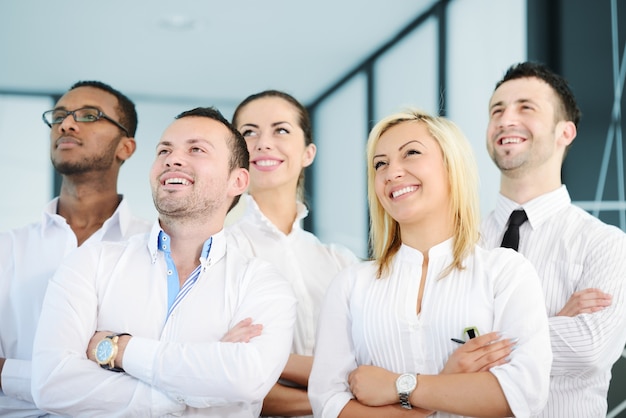 Foto ritratto di un team di giovani imprenditori