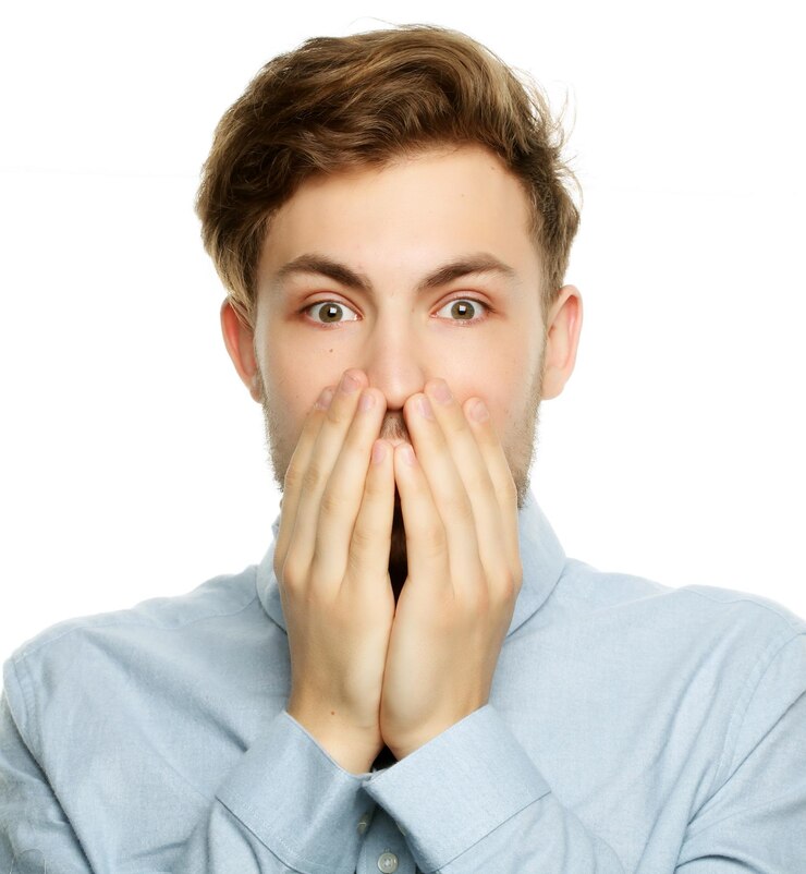 Photo portrait of a young businessman afraid and scared of something