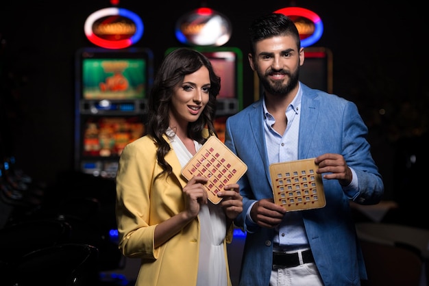 Портрет молодой пары в казино
