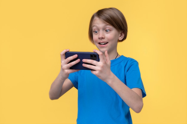 Photo portrait of young girl being excited to play video games