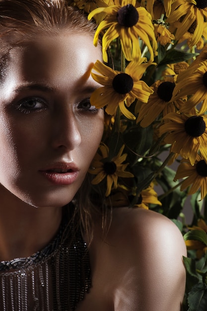 Photo portrait of a young girl with flowers