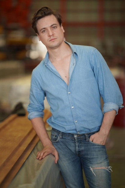 Photo portrait of a young handsome confident on casual outfit standing outdoor