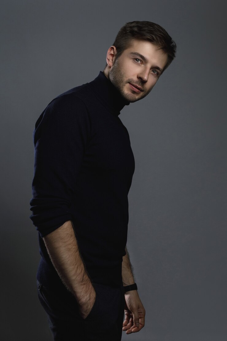 Photo portrait of young handsome man wearing a polo neck
