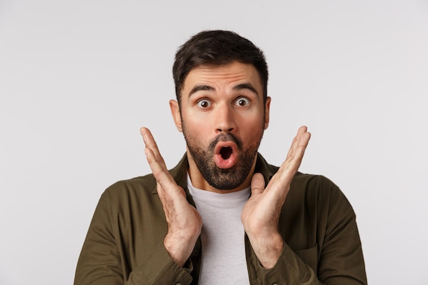 Photo portrait of young man against white background