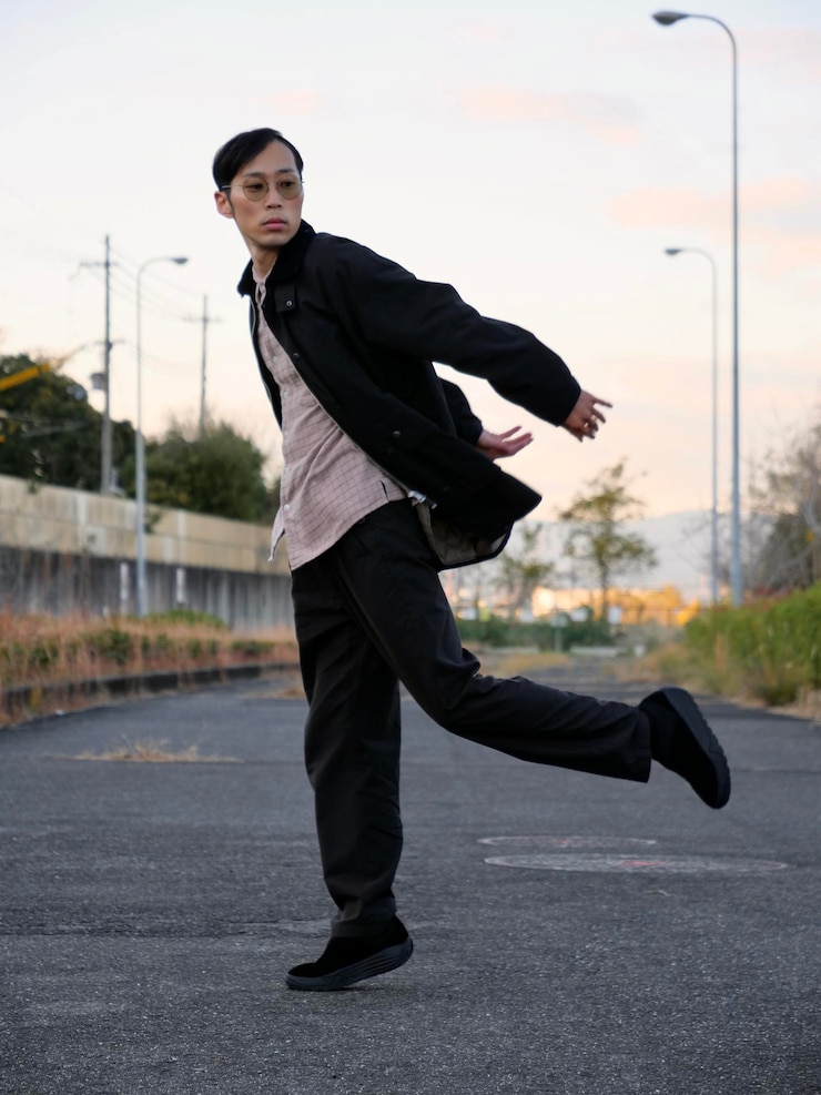Photo 道路で運動している若者の肖像画