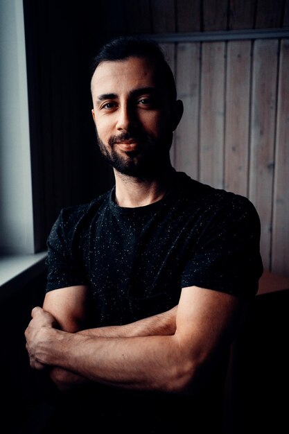 Photo portrait of young man smiling