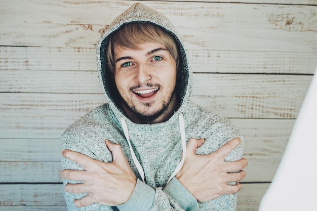 Photo portrait of young man smiling