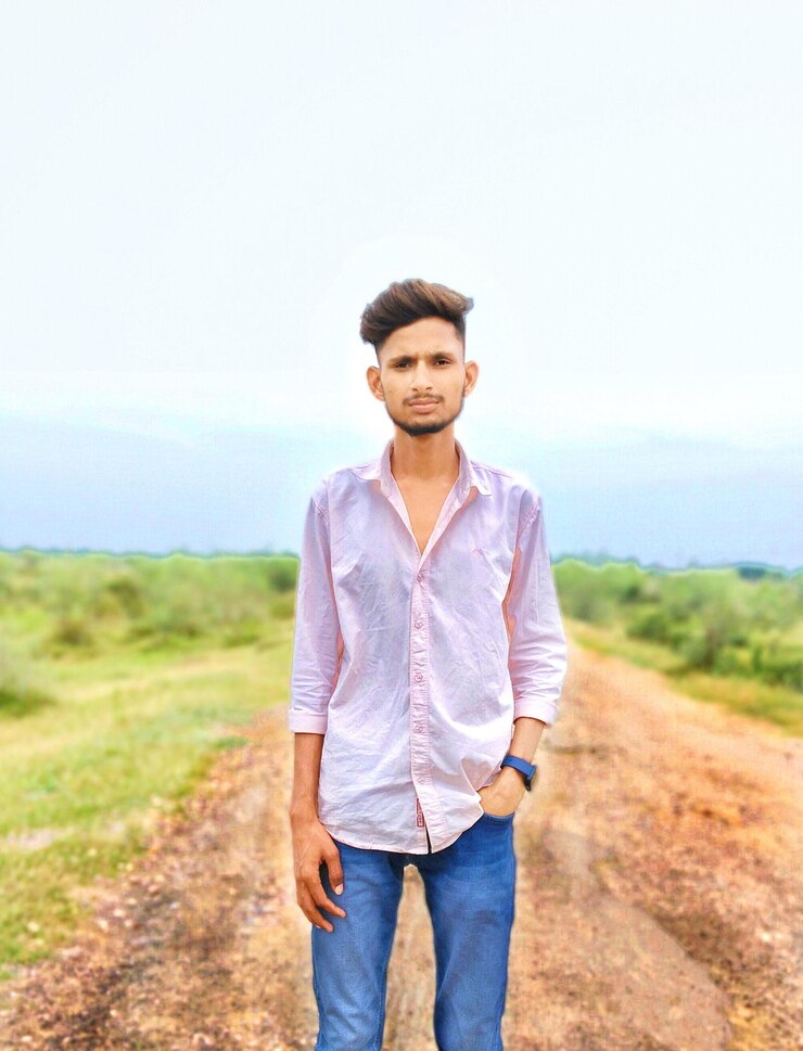 फोटो portrait of young man standing on mountain against clear sky
