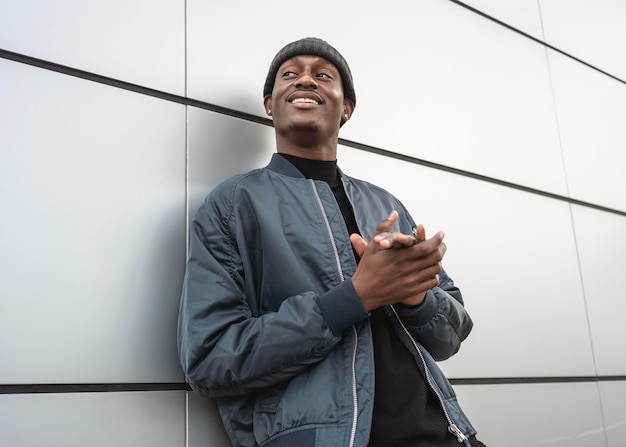 Photo portrait young man wearing cap