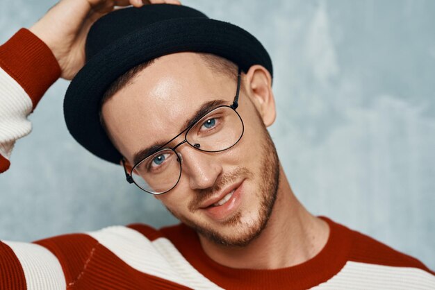 Photo portrait of young man wearing eyeglasses