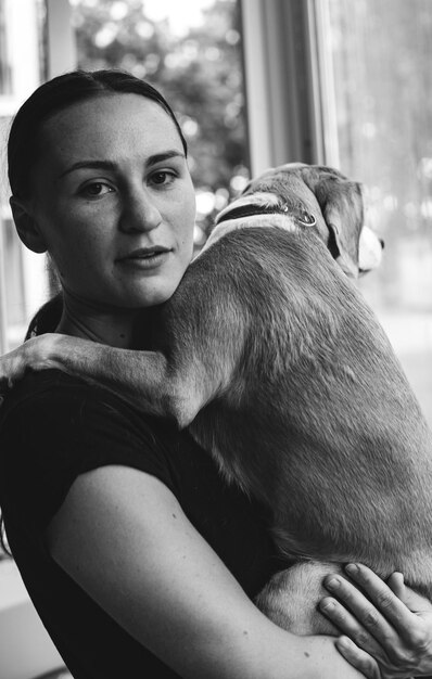 Photo portrait of young man with dog