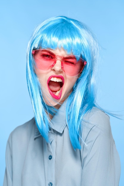 Photo portrait of young woman against sky