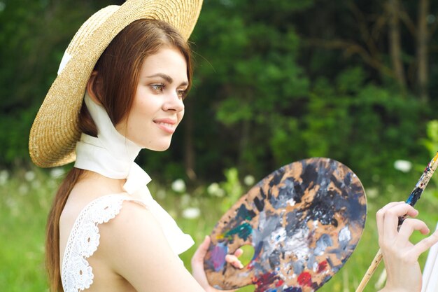 Photo portrait of young woman looking away