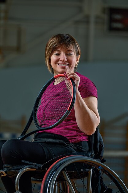 Photo portrait of young woman sitting on chair