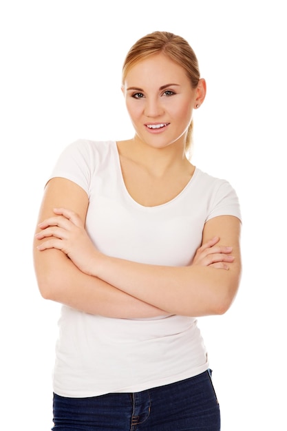 Photo portrait of young woman smiling against white background