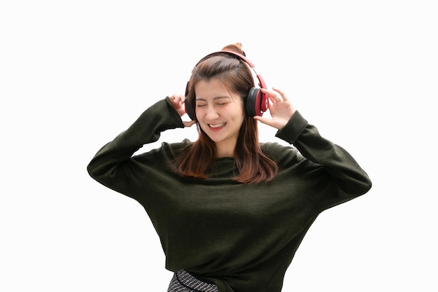  바탕 에 서 있는 젊은 여자 의 초상화