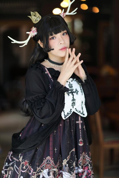 Photo portrait of young woman standing outdoors